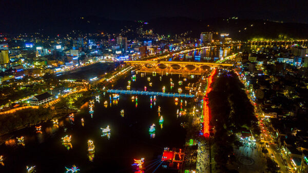 Luminous lanterns floating on the river during the Jinju Lantern Festival.